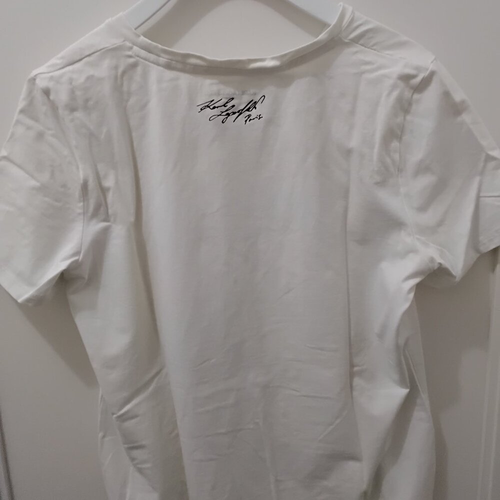 White Tshirt